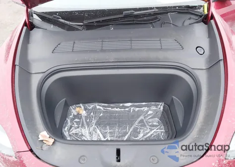 2024 Tesla Model Y Performance Dual Motor All-Wheel Drive z USA, uszkodzony, nr VIN 7SAYGDEF7RA261420